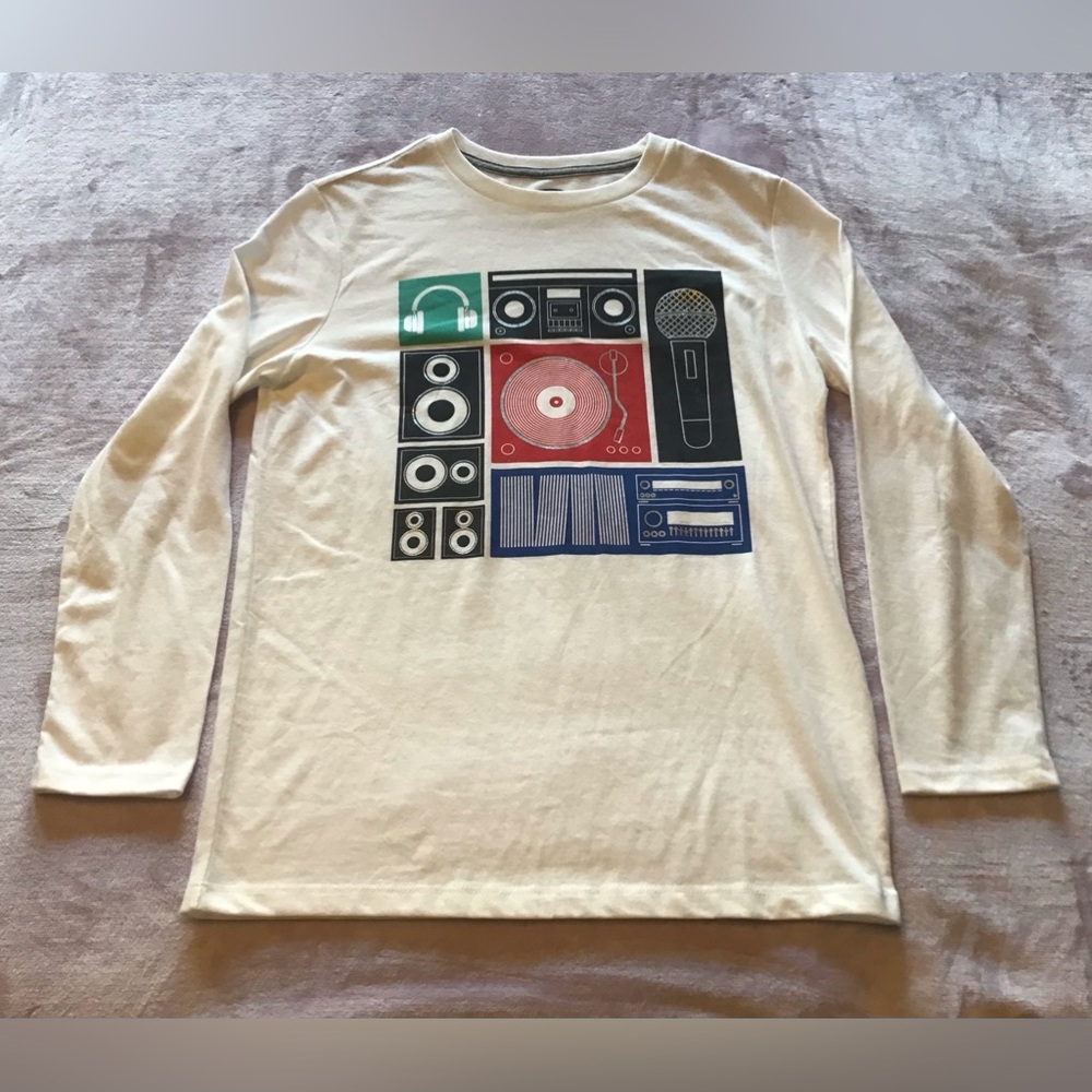 ✨✨ Old Navy Music Theme Long Sleeved Tee Size XL ✨✨